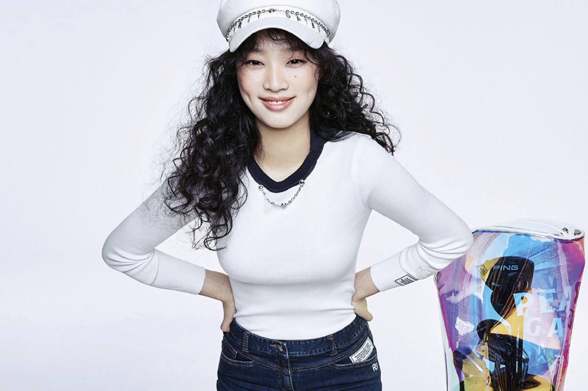 쿨하고 깔끔한 데님&화이트의 조화 